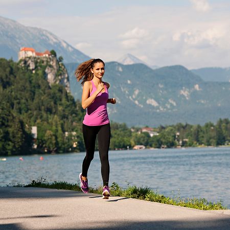 Grand Hotel Toplice - Small Luxury Hotels Of The World Μπλεντ Εξωτερικό φωτογραφία A woman jogging