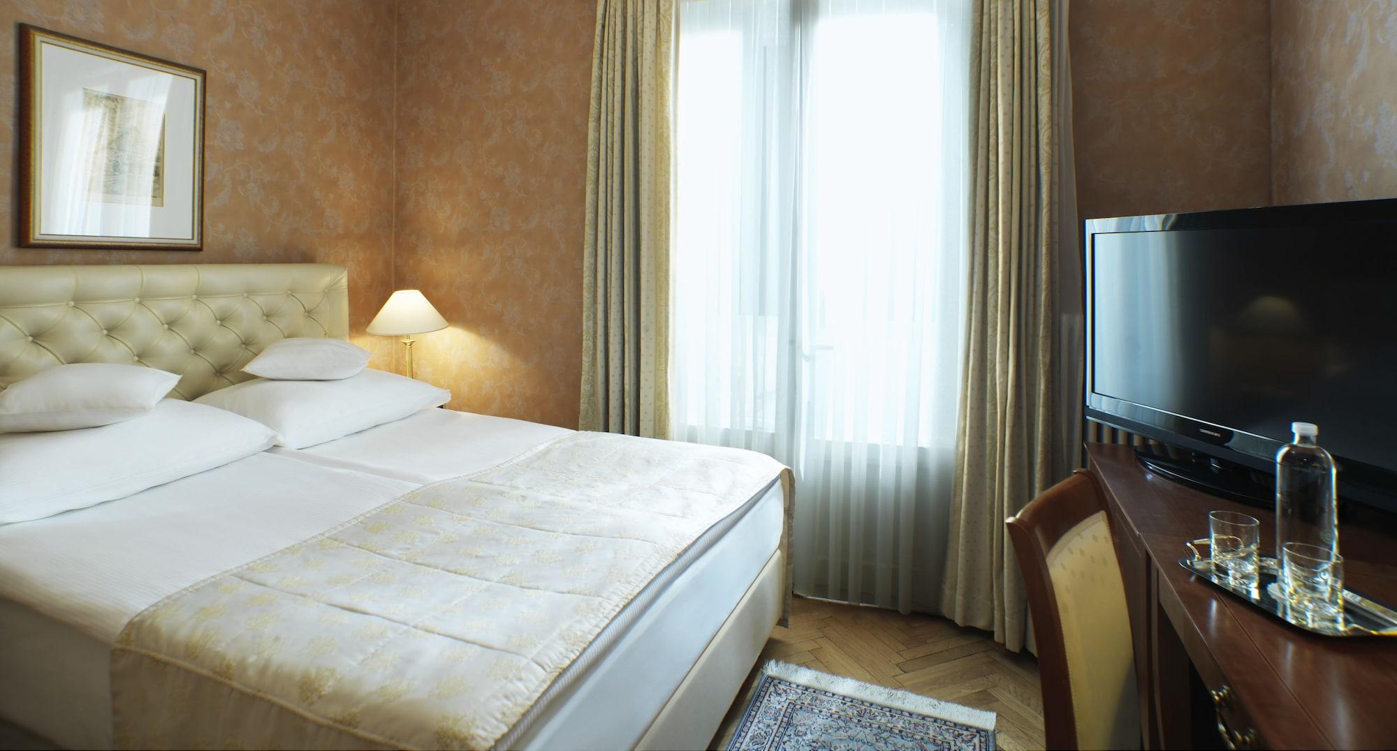 Grand Hotel Toplice - Small Luxury Hotels Of The World Μπλεντ Εξωτερικό φωτογραφία A room at the hotel