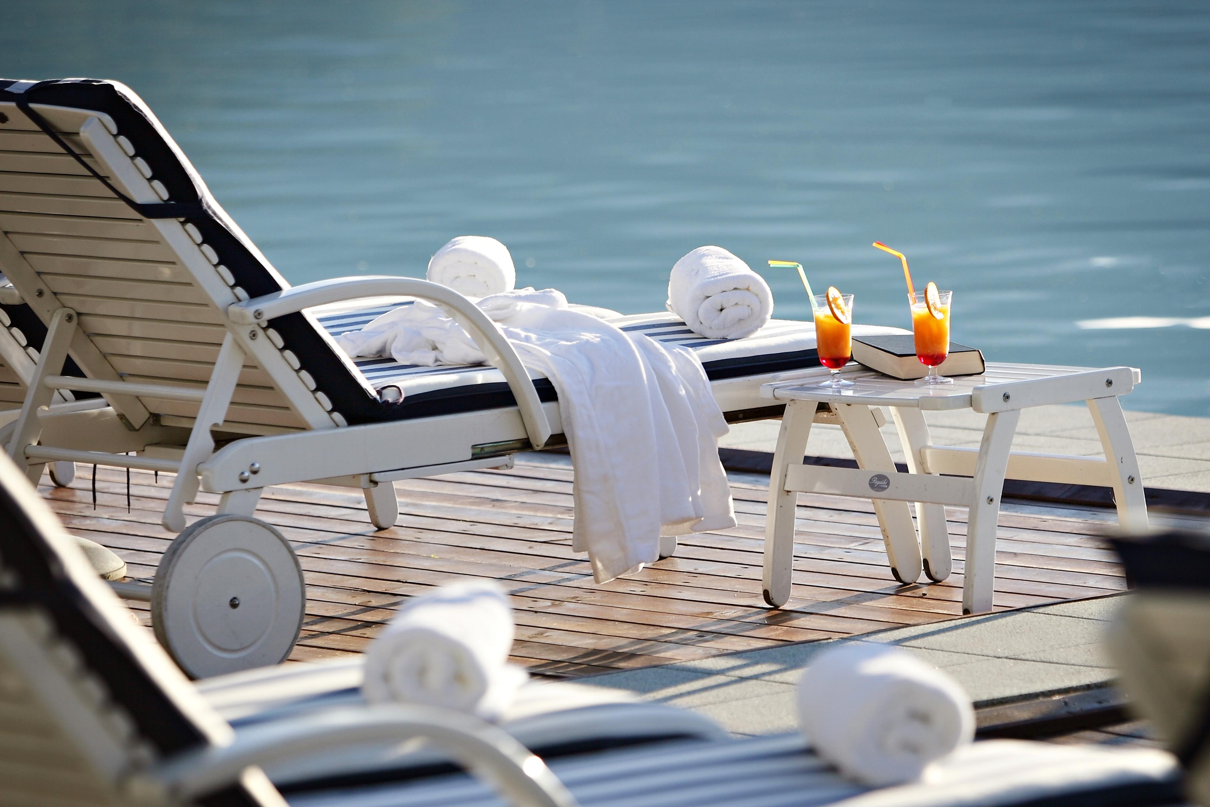Grand Hotel Toplice - Small Luxury Hotels Of The World Μπλεντ Ανέσεις φωτογραφία A poolside lounge chair