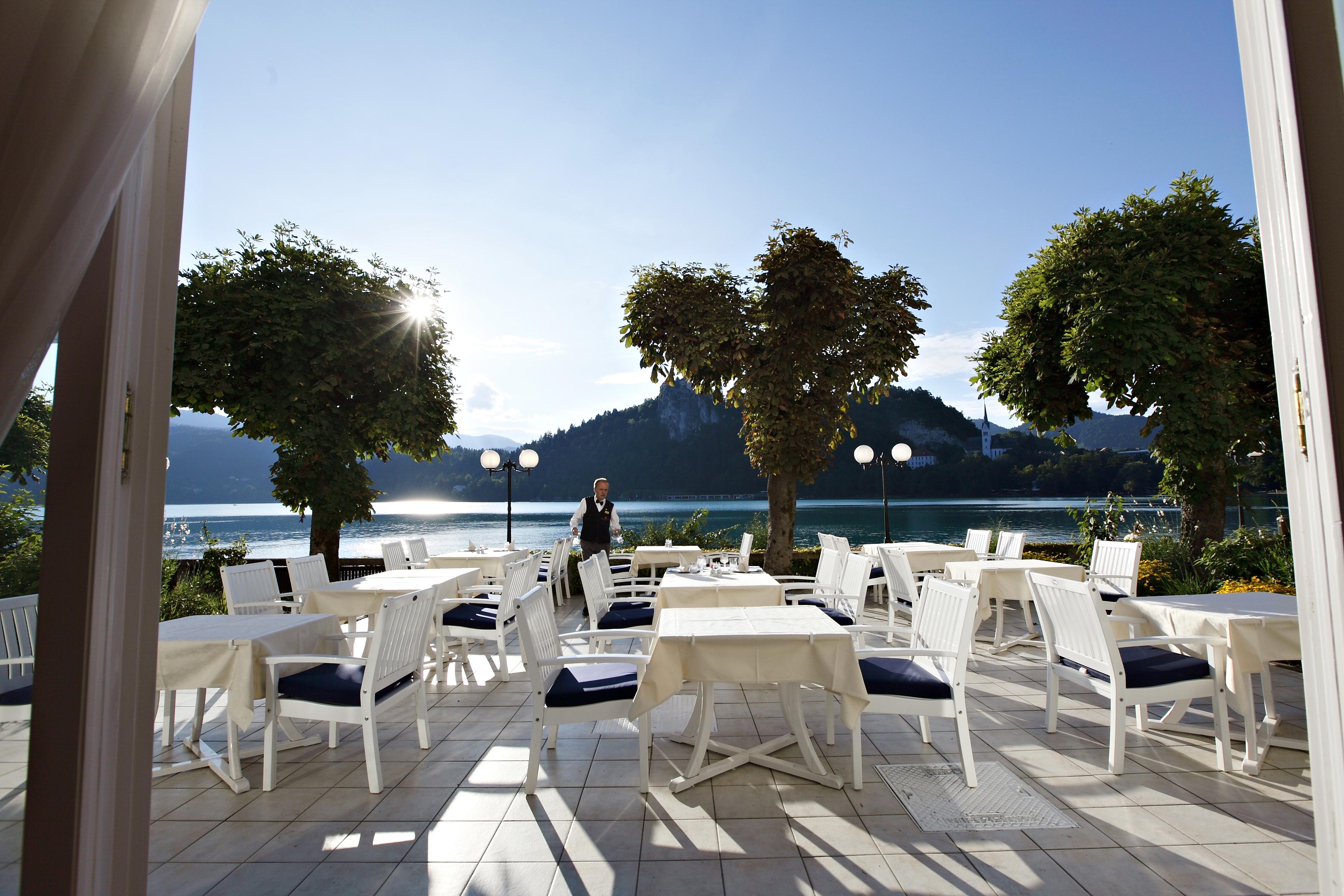 Grand Hotel Toplice - Small Luxury Hotels Of The World Μπλεντ Εστιατόριο φωτογραφία The restaurant at the hotel
