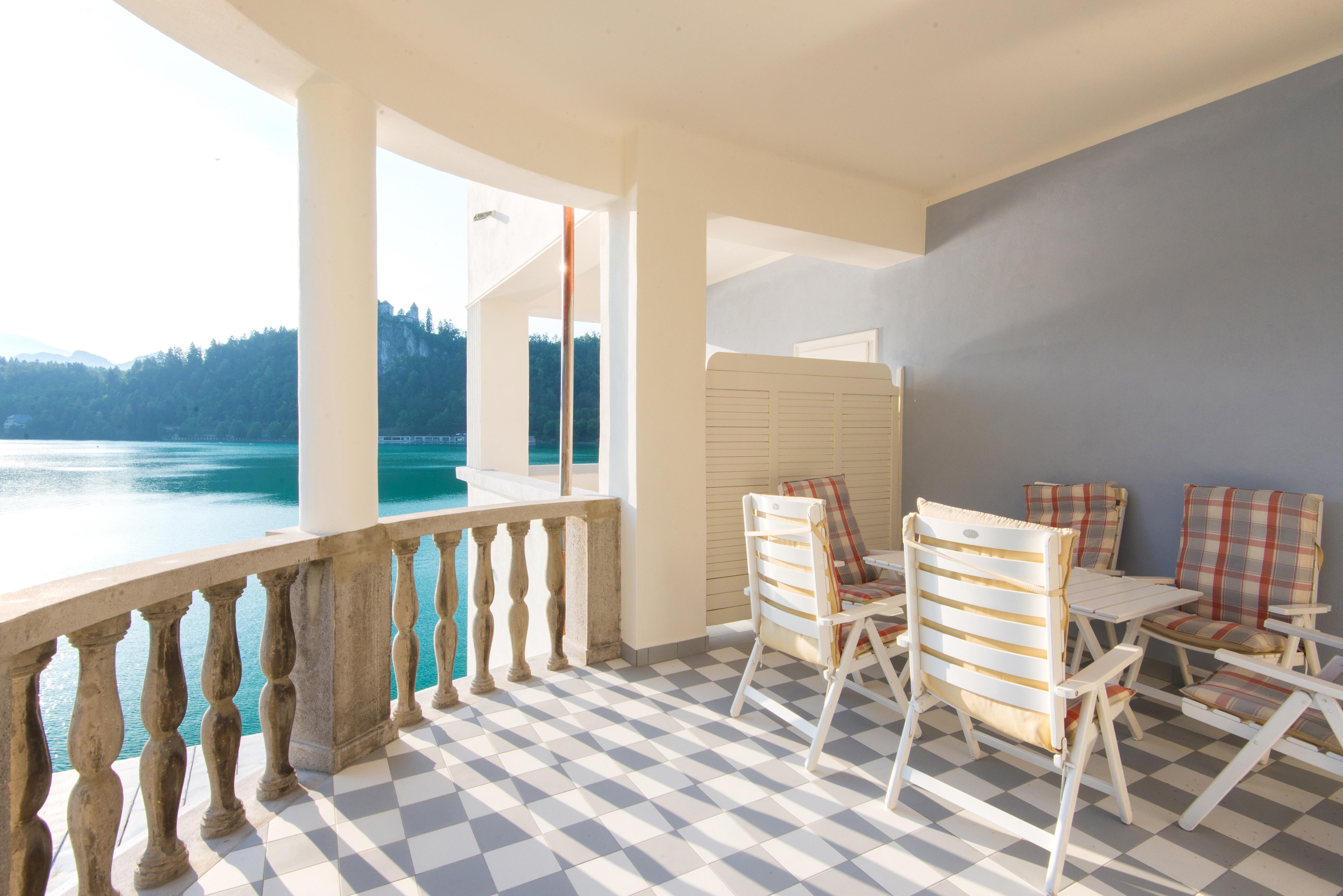 Grand Hotel Toplice - Small Luxury Hotels Of The World Μπλεντ Εξωτερικό φωτογραφία A balcony