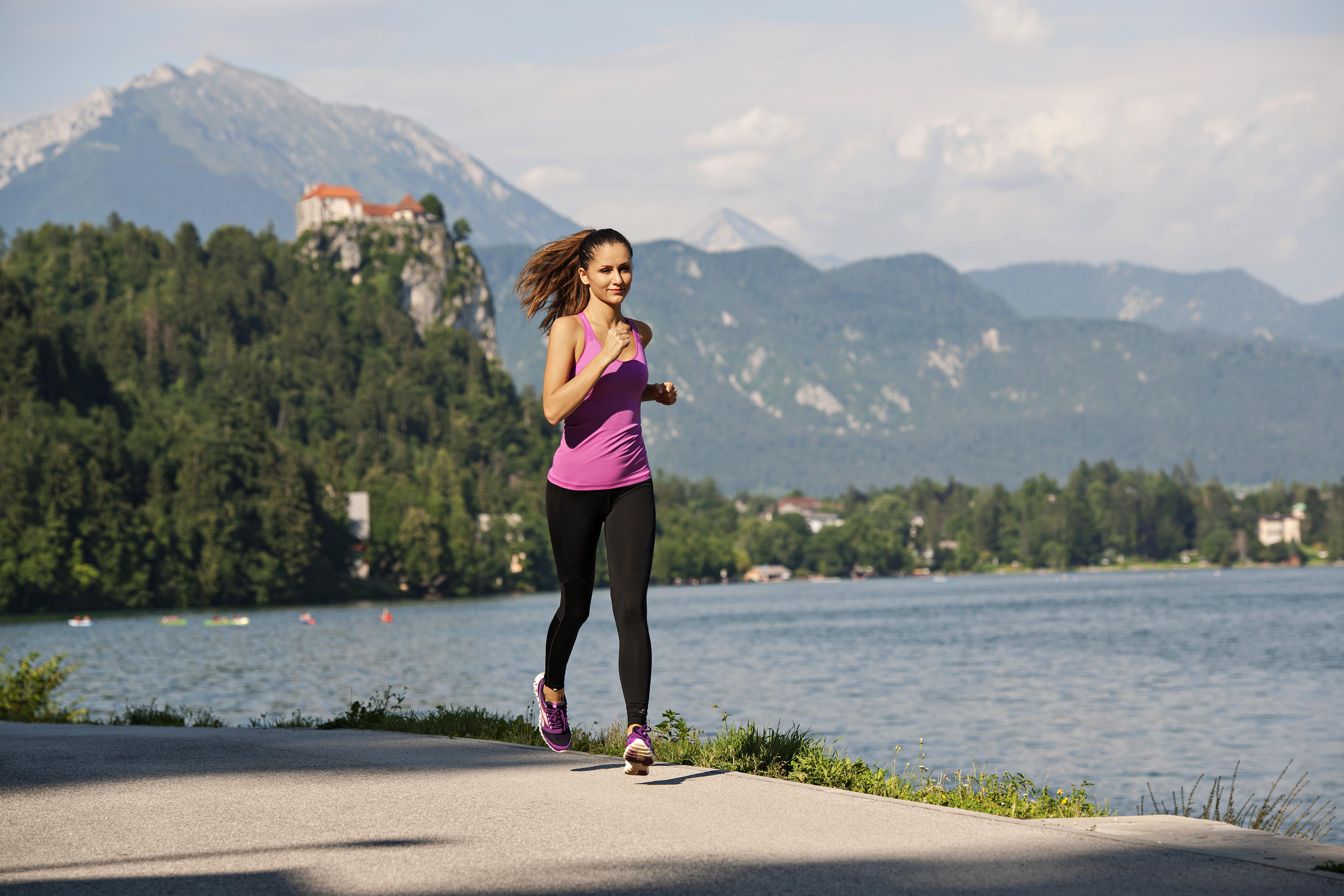 Grand Hotel Toplice - Small Luxury Hotels Of The World Μπλεντ Εξωτερικό φωτογραφία A woman jogging